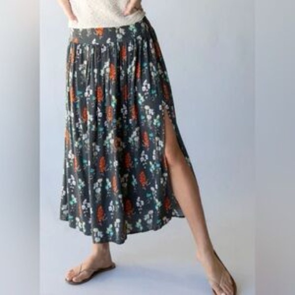 NATURAL LIFE Floral Midi Skirt - Black and Orange Small